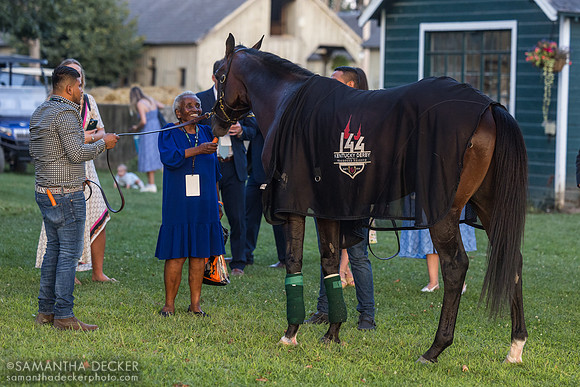 Erma Scott feeds Sovereignty a carrot after winning the 2025 Travers Stakes