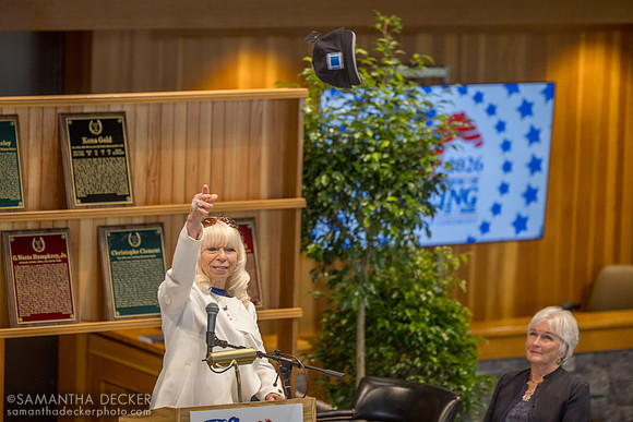 Dottie Shireffs throws John Shireffs baseball cap after his Hall of Fame induction, 2026