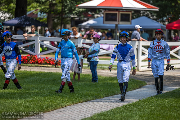 Jockeys walking into the paddock for R1