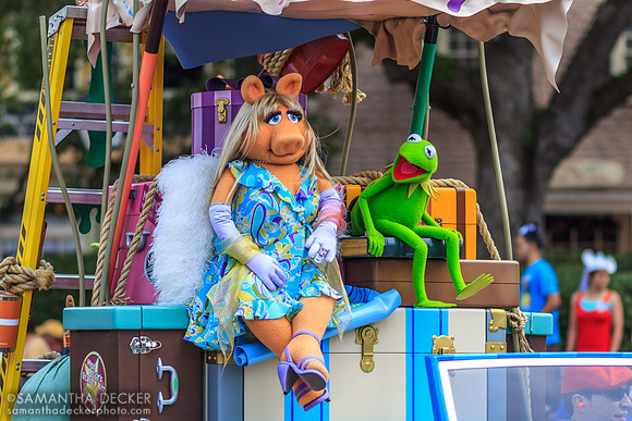 Miss Piggy and Kermit, VoluntEARS Cavalcade Parade, Magic Kingdom
