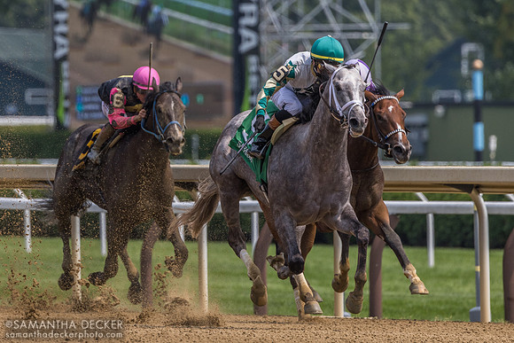 Manhattan Twist wins R1