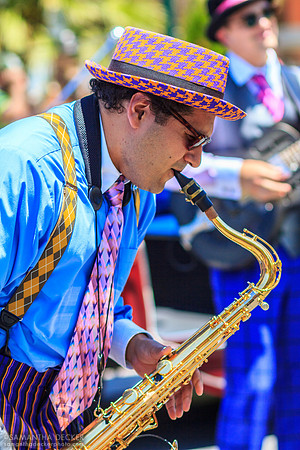 Zoo of Five & Dime Plays the Saxophone, Disney's California Adventure