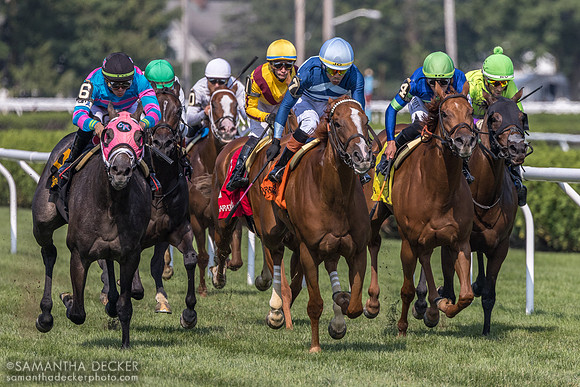 Lamorna wins R8