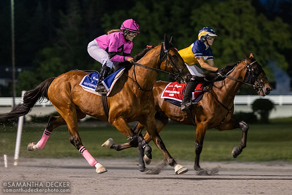 Katie Davis drives Echo de Meautis FR and Michelle Crawford rides Feast Day in the RUS race