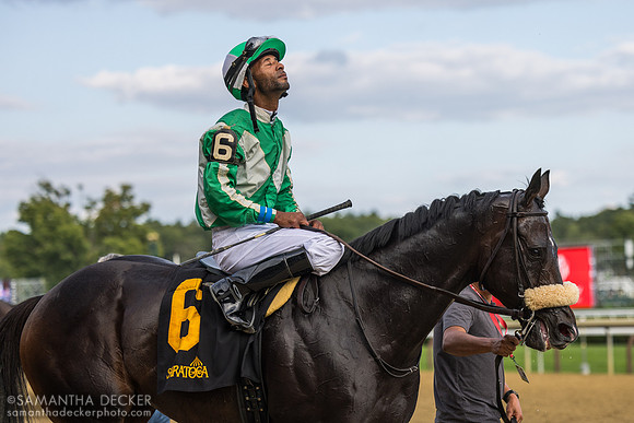 Mariachi wins R9