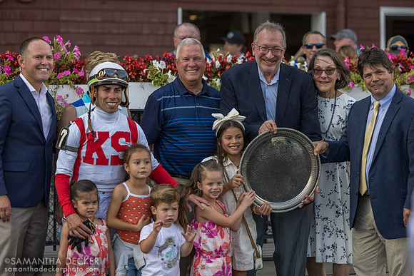 Presentation of the trophy