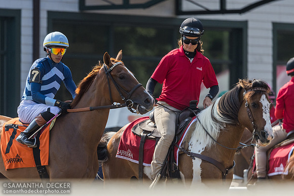 Lamorna wins R8