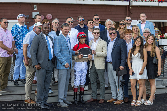 Spinning Colors wins the Mount Vernon